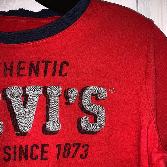 Levi’s Crop Tee - Picture 2 of 2